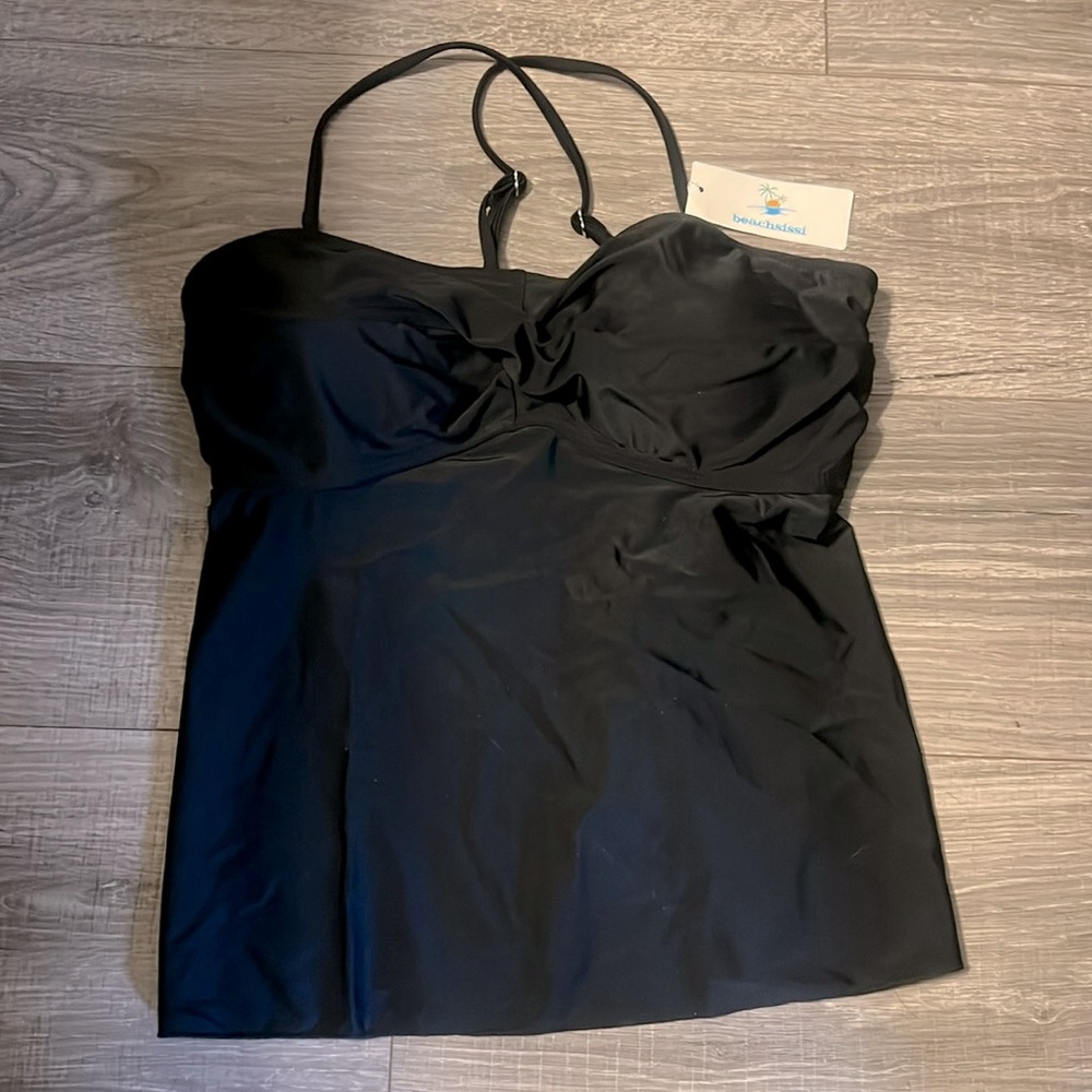 BUNDLE OF SWIM ITEMS 🎉
Women’s bathing suits 🩱 👙